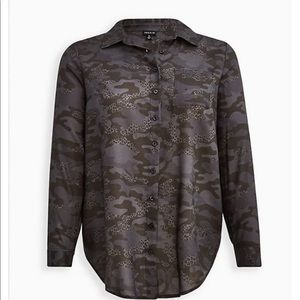 EUC Torrid size 5 camo blouse